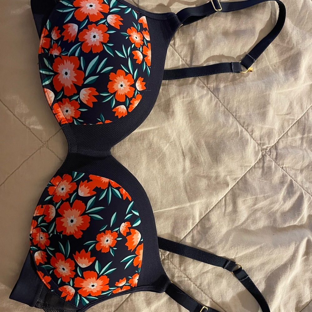 NWOT Lively bra size 34B.